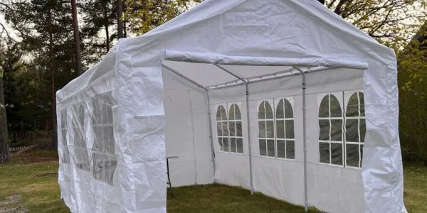 Vitt partytält