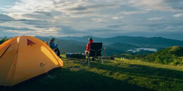 Tält vid ett fjäll